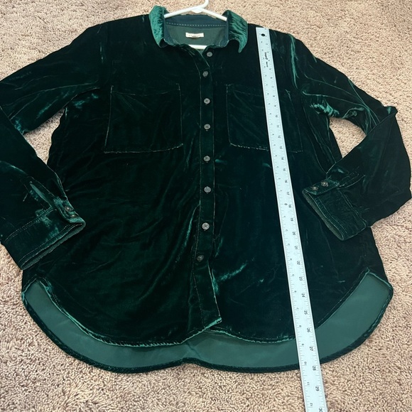 Medium Anthropologie pilcro Hadley relaxed dark green velvet button down shirt - Picture 15 of 15